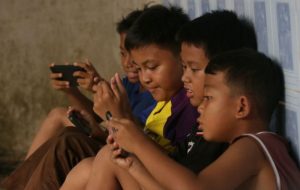 aturan main sosmed untuk anak di bawah 16 tahun